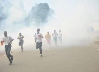 Police action hospitalizes several protesting students