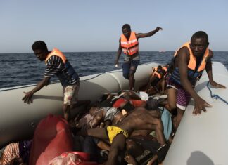 Tunisian fishermen retrieve bodies of eight migrants Migrant bodies found