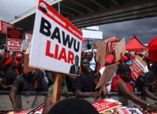 Ghanaians protesters turn anger on central bank Ghana Protests over economy