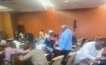 Cummings urges the House of Representatives to resolve their differences quickly